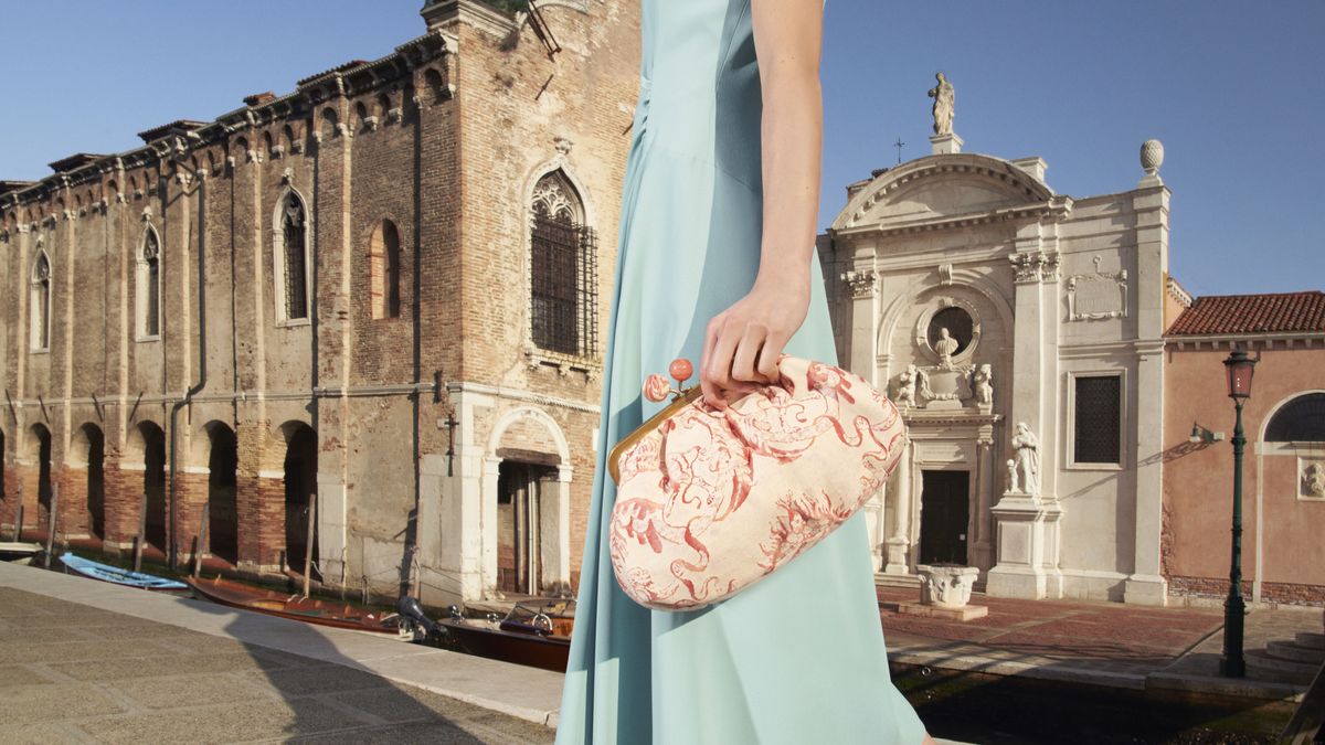preview for Ecco come nasce la Pasticcino Bag modello Venezia