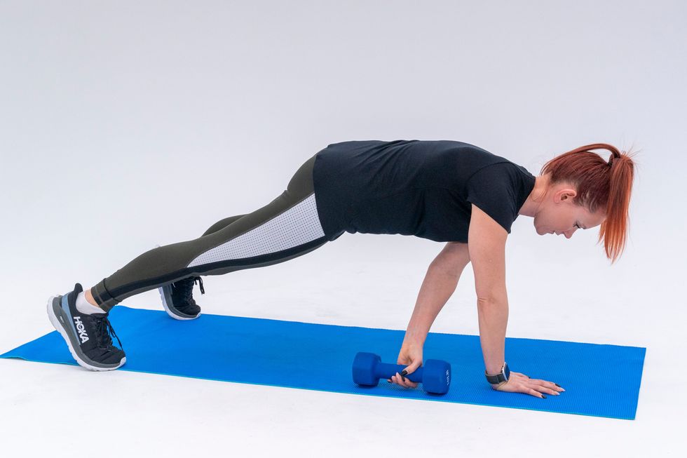 strength workout to run faster, weighted plank pull through