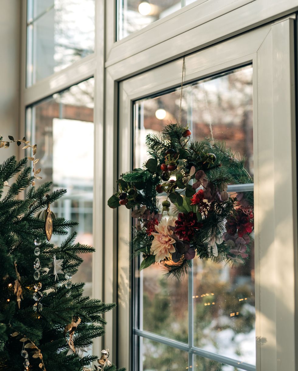 The Best Window Decorations for Christmas