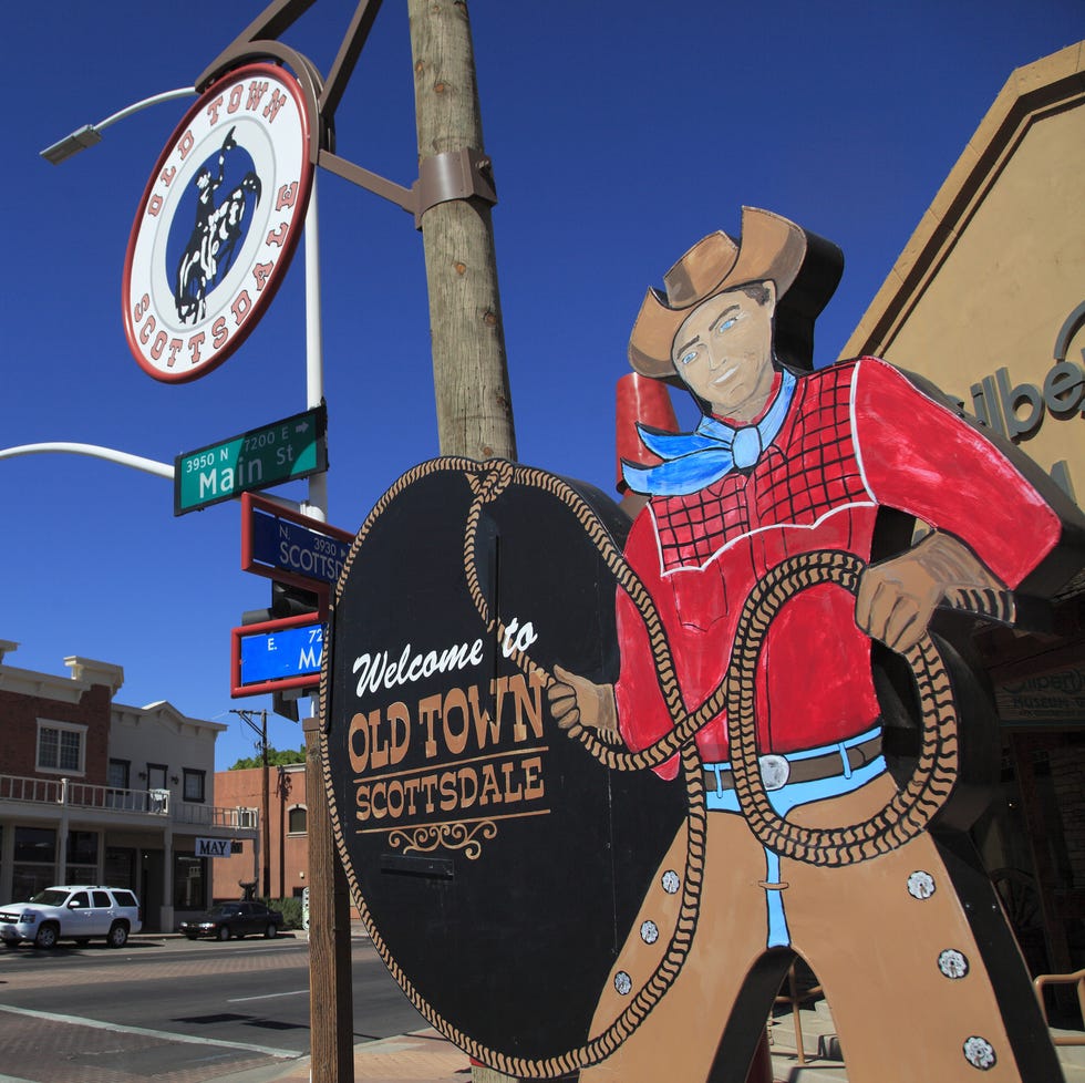 welcome sign of old town of scottsdale