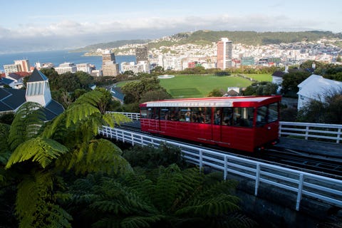 De Wellington Cable Car is een tandradbaan die loopt tussen Lambton Quay en de Wellington Botanic Garden in Kelburn