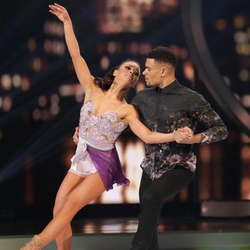 Vanessa Bauer and Wes Nelson performing on Dancing On Ice
