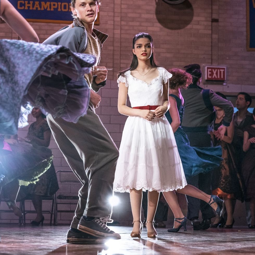 《西城故事》2021版年底曝光！史蒂芬史匹柏首度挑戰歌舞片，重新詮釋美版「羅密歐與茱麗葉」