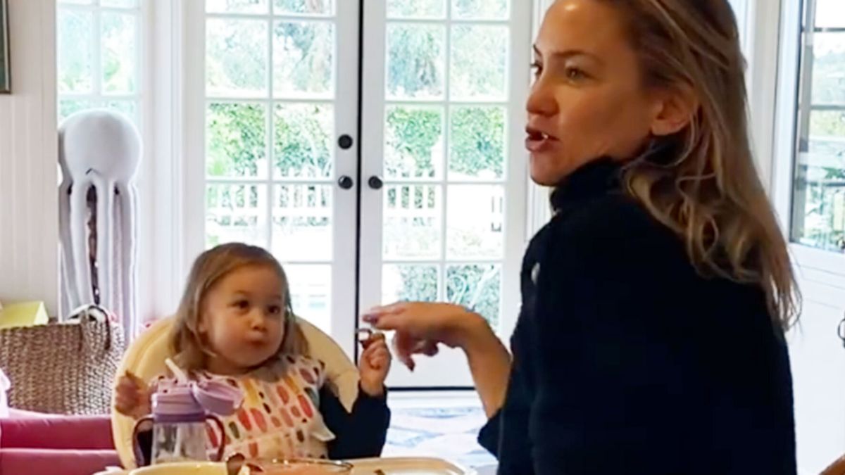 Kate Hudson Sipped a Berry Smoothie from a Mason Jar with Rani Rose