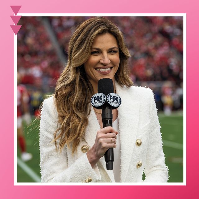 erin andrews holding a microphone for fox sports