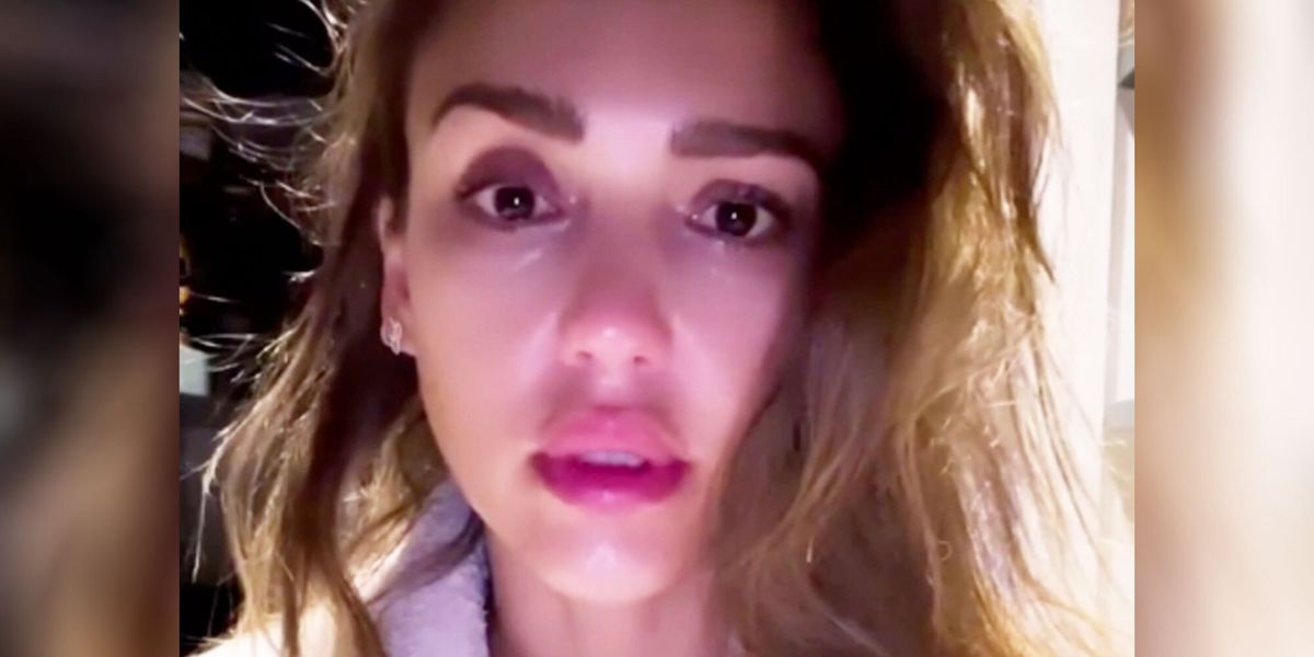 1200px x 600px - Jessica Alba's Skin Glows In No-Makeup Morning Instagram Video