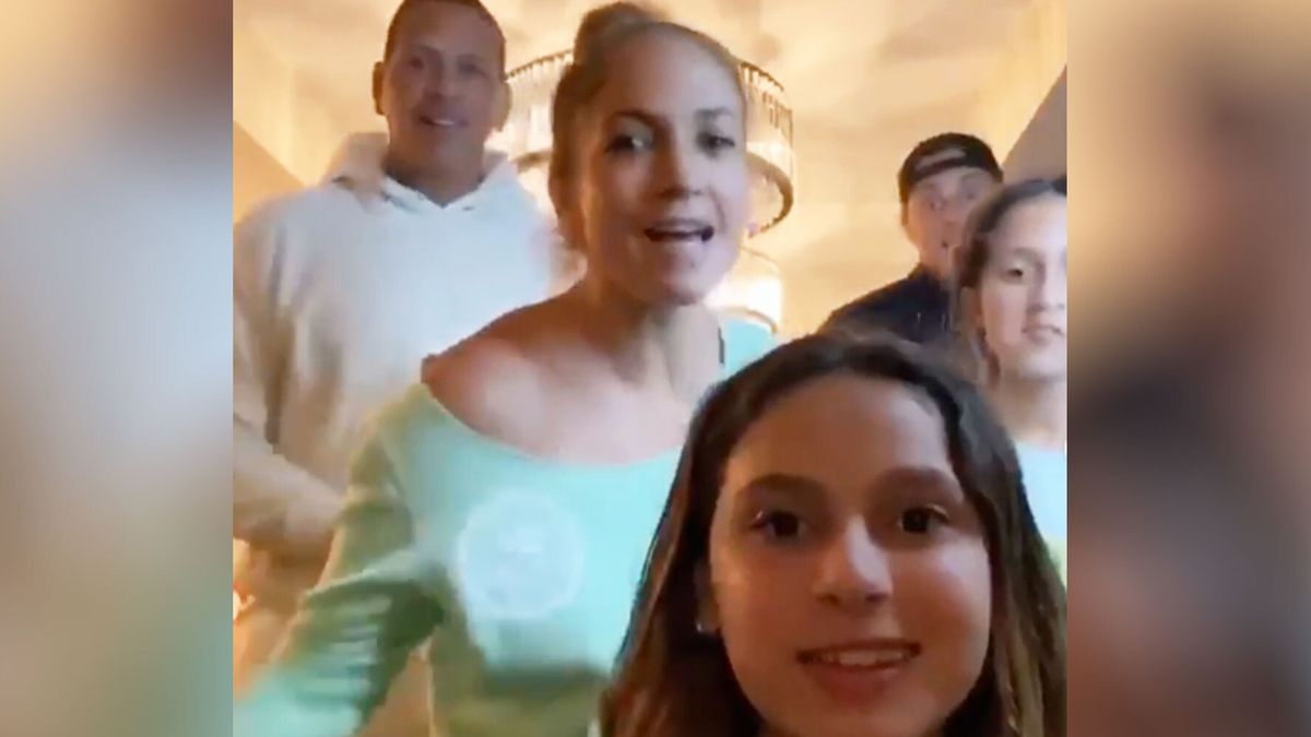 Watch Jennifer Lopez And Family Dance To Early 2000's Bops