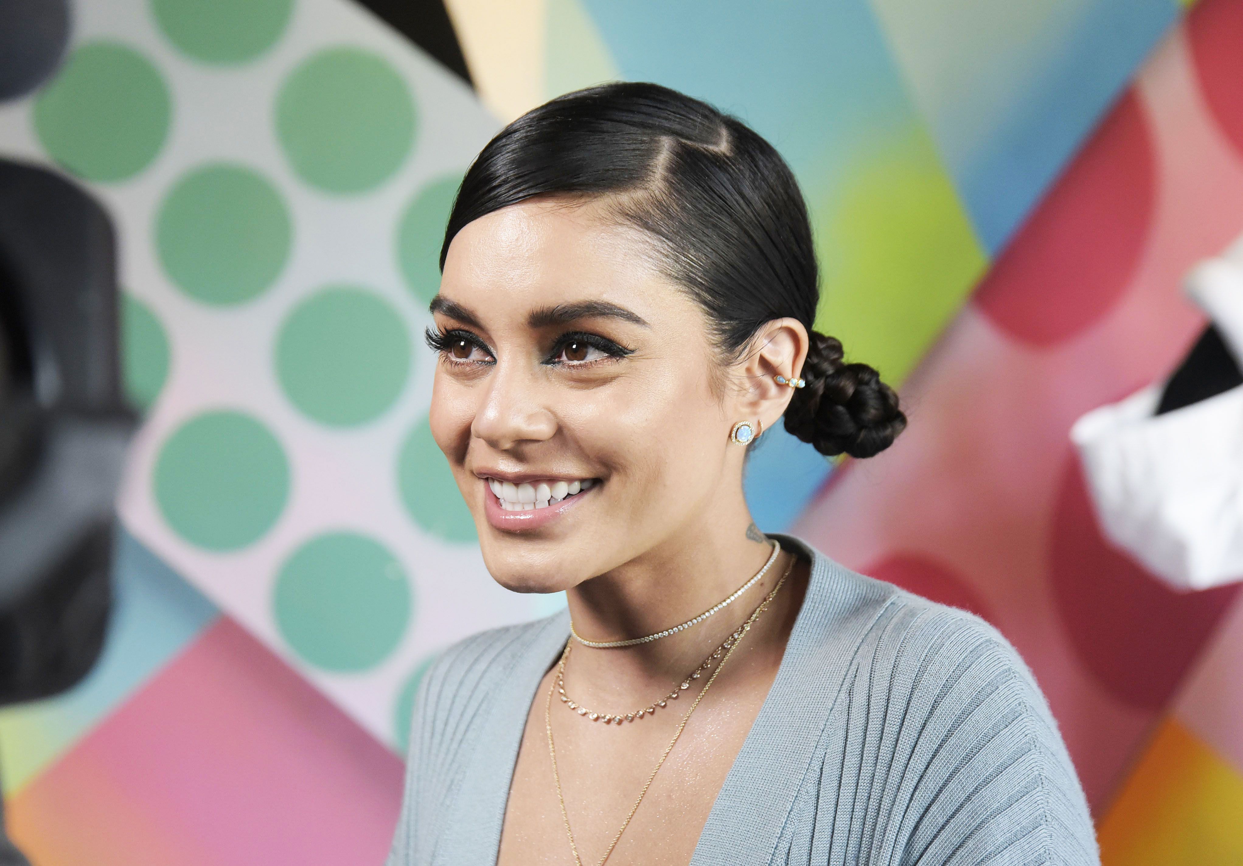 Vanessa Hudgens Posts No-Makeup Selfie Showing Off Hair Volume