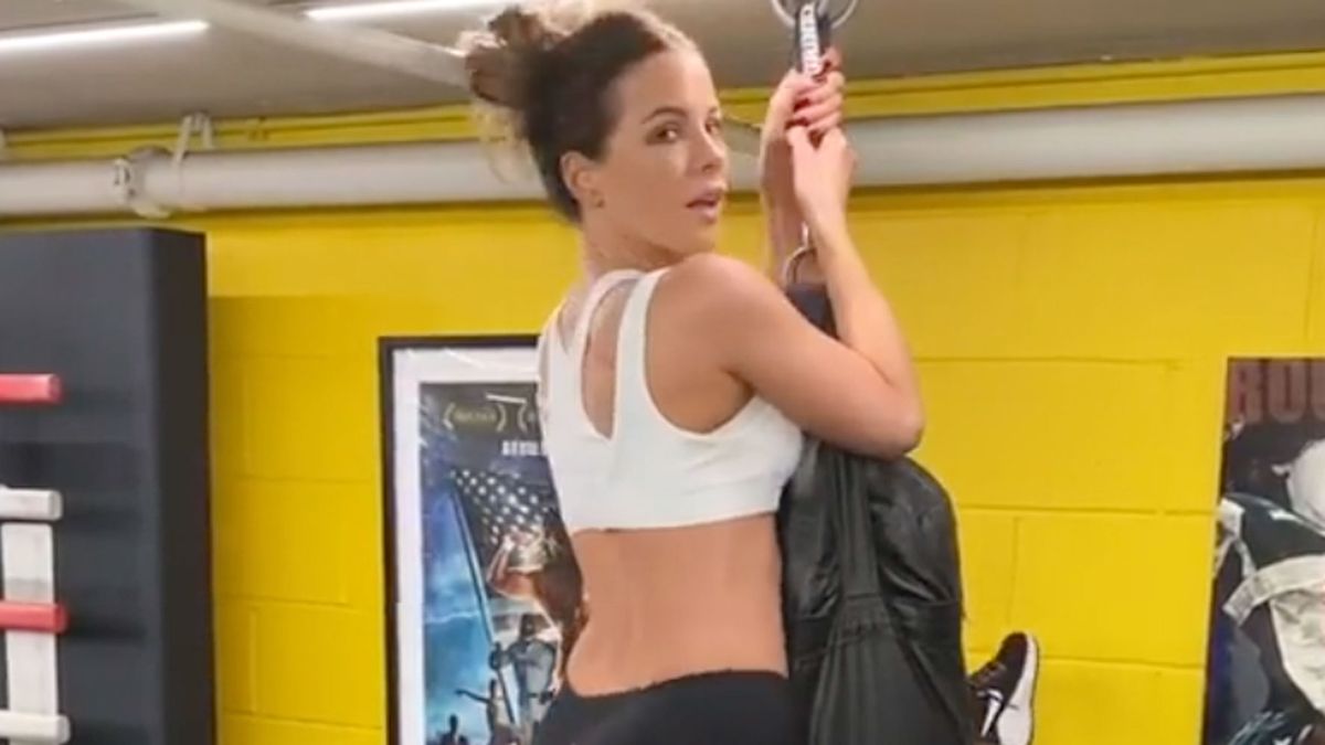Kate Beckinsale reveals her stunning gym body in crop top and