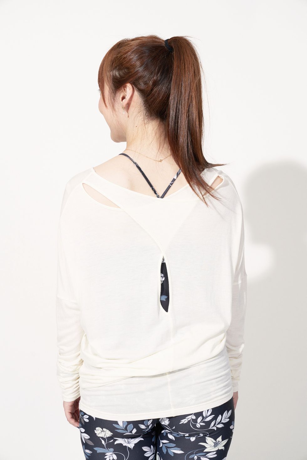 White, Clothing, Shoulder, Sleeve, Neck, Outerwear, T-shirt, Yellow, Hoodie, Joint, 