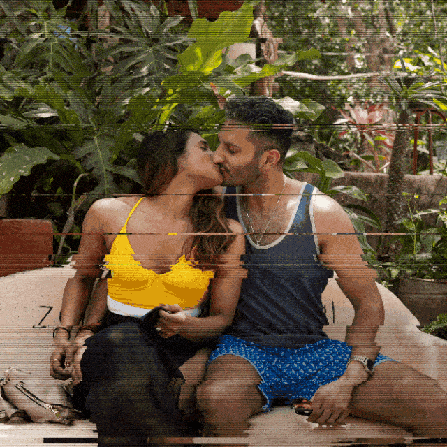22 Reasons Why Every Girl Needs A Guy Best Friend, friends gif excited 