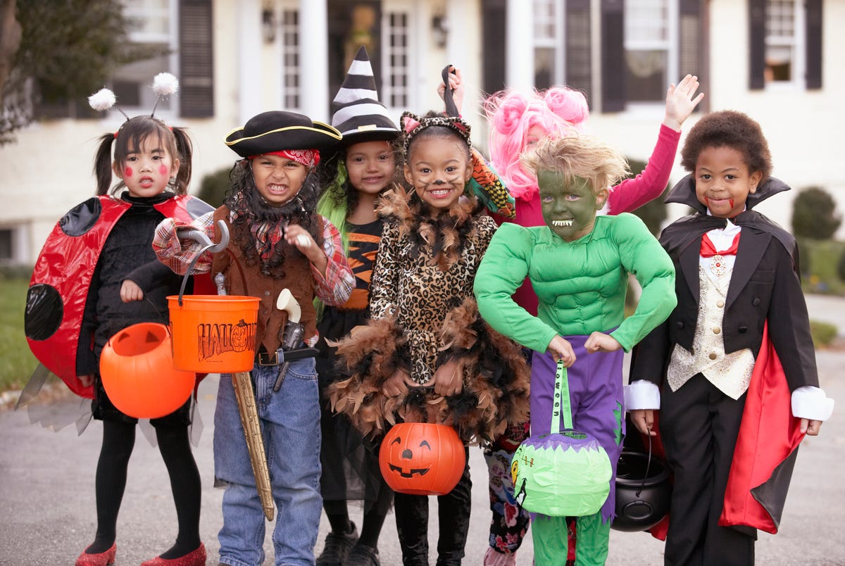 Trick Or Treat Hours 2022 - What Time Does Trick-Or-Treating Start?