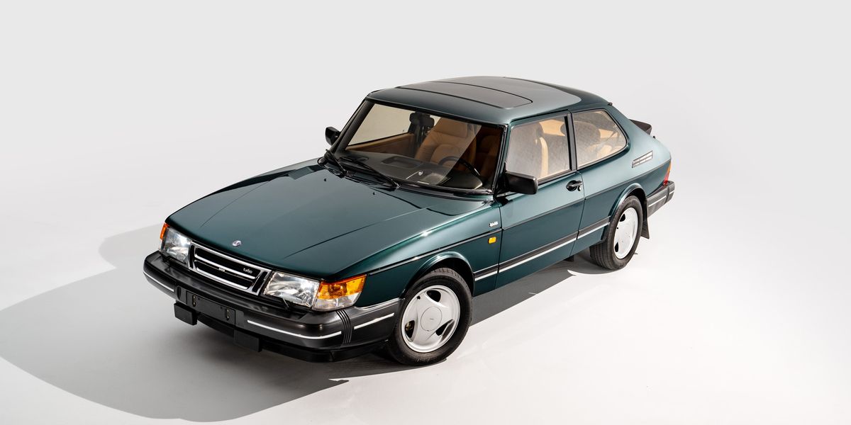 View Photos of the 1992 Saab 900