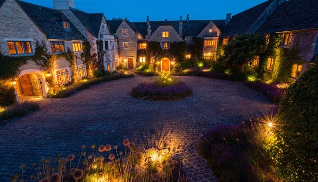 Manor house landscape deals lighting