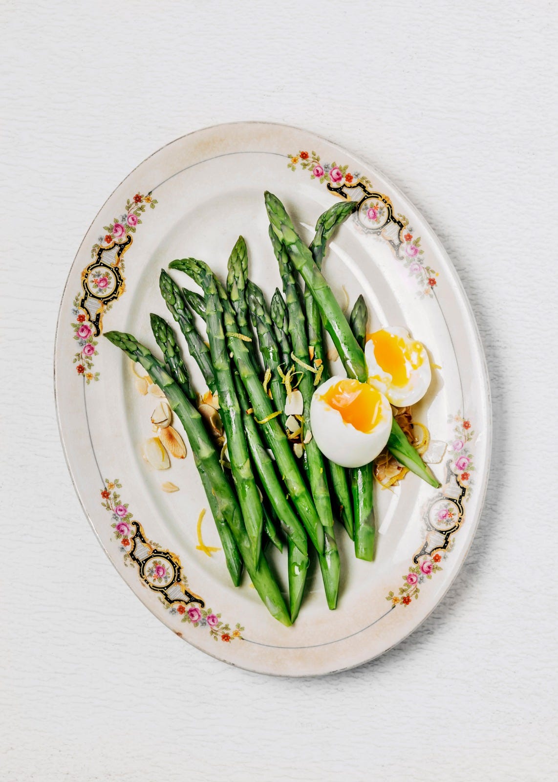 ASPARAGI e UOVA al vapore è un ricetta creata dall'utente lucrepasc. Questa  ricetta Bimby® potrebbe quindi non essere stata testata, la troverai nella  categoria Piatti unici su , la Community Bimby®.