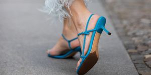 moda sandali 2020, sandali azzurri, sandali estivi
