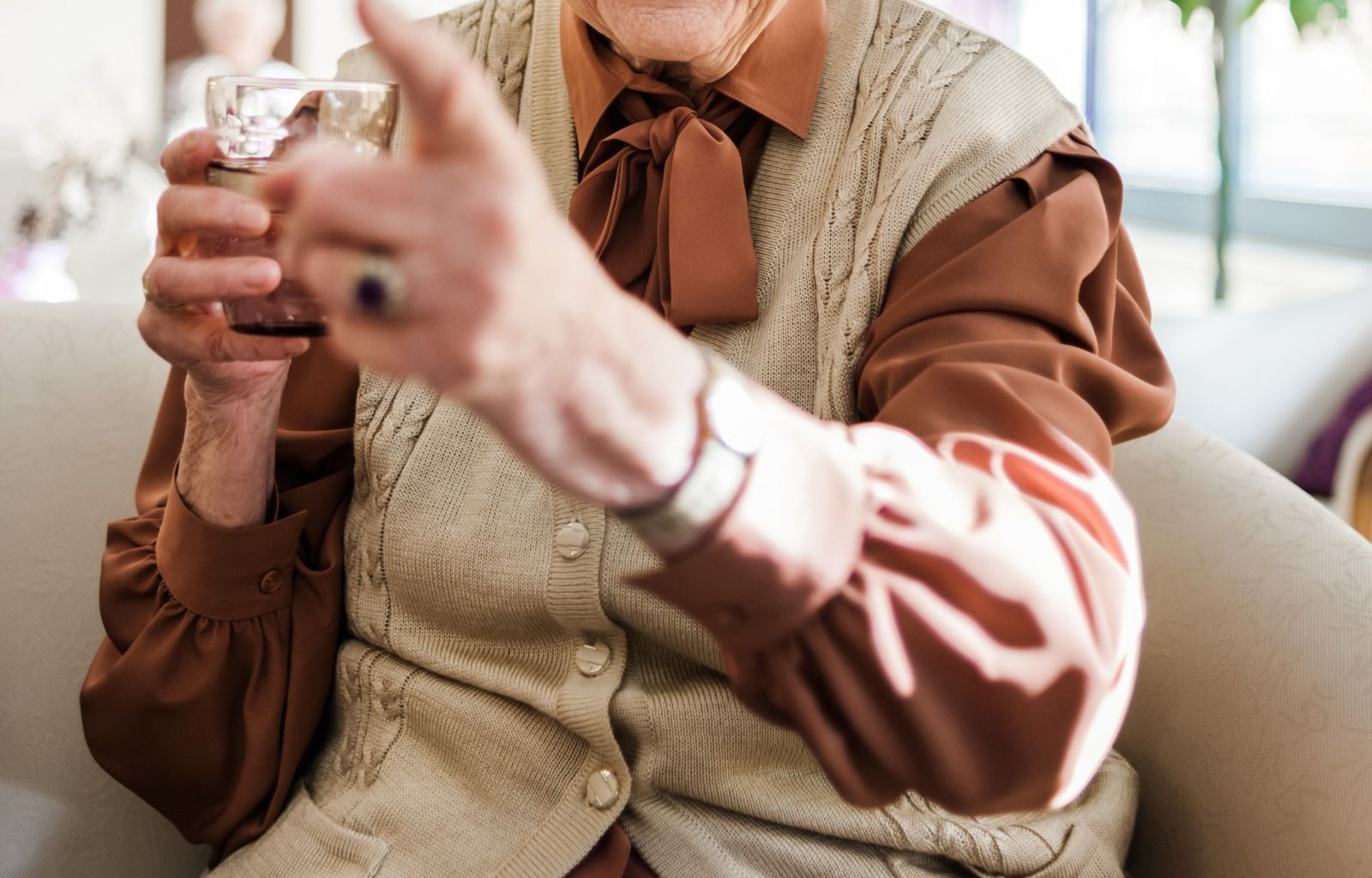 Migliori amiche da 78 anni si trasferiscono nella stessa casa di cura per  stare insieme - Radio 105