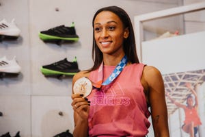 ana peleteiro con la medalla de bronce