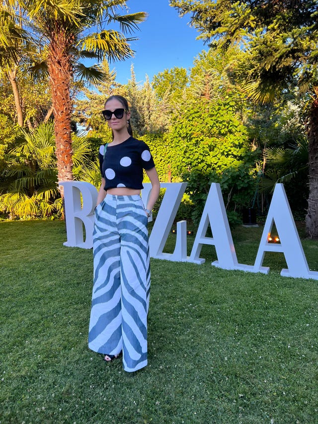 victoria federica carolina herrera harpers bazaar look estampados moda tendencia