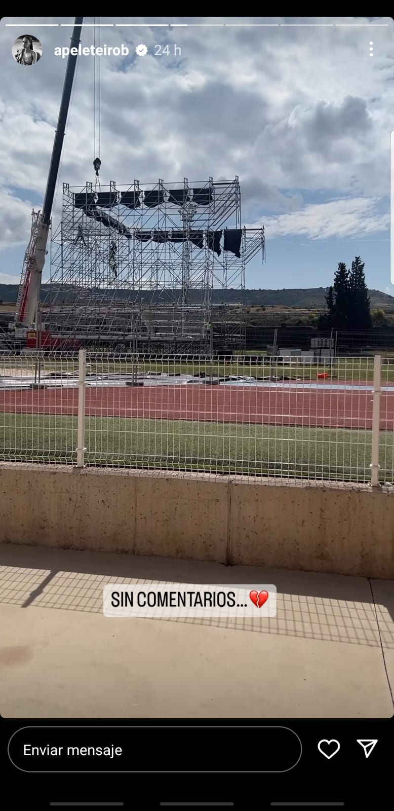 Sexy Fitness Mujer Saltando En Ropa Deportiva En El Estadio