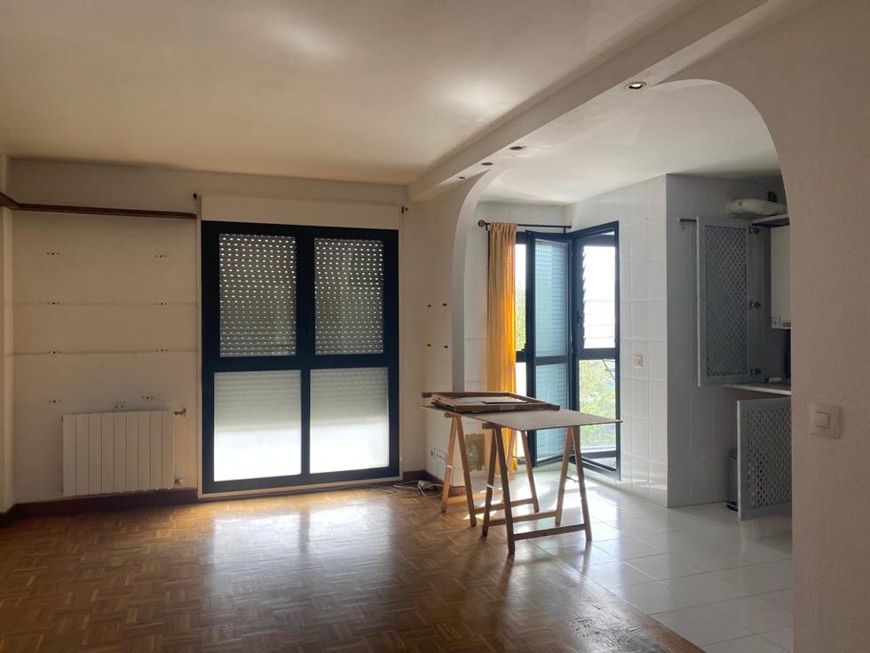 una transformacion sorprendente, de espacios oscuros a una vivienda luminosa y funcional en bilbao