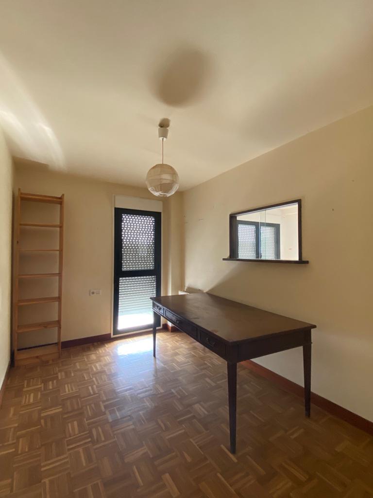 una transformacion sorprendente, de espacios oscuros a una vivienda luminosa y funcional en bilbao