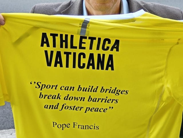 roberto di sante correrà con la maglia di athletica vaticana