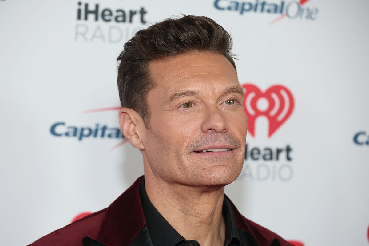 WoF' Fans Hope Ryan Seacrest Is "OK" After On-Air Face Plant