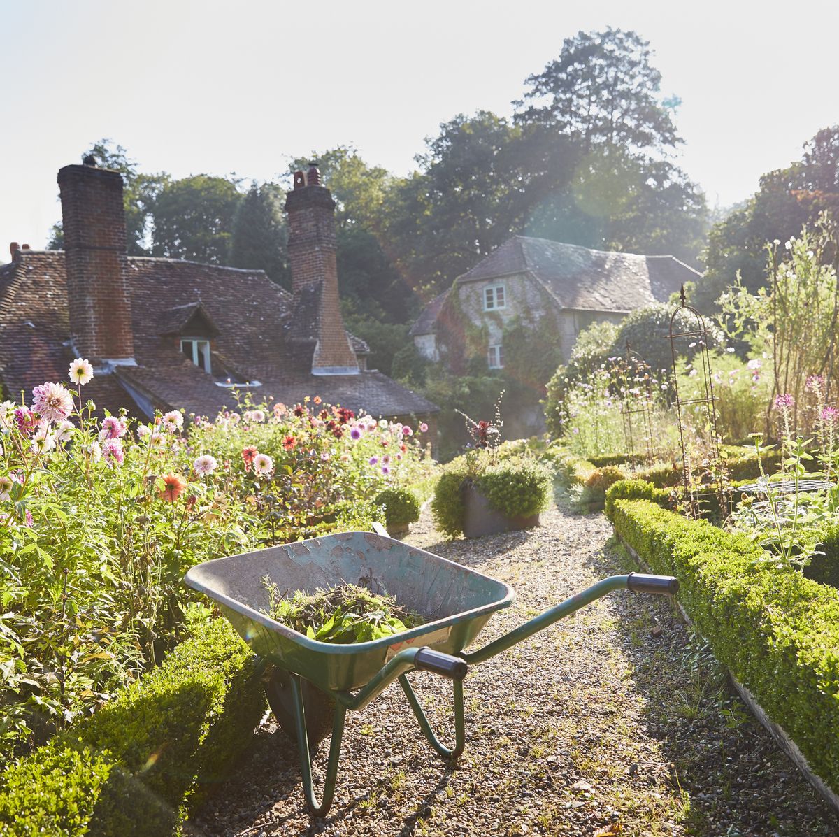 How to Create an English Cottage Garden