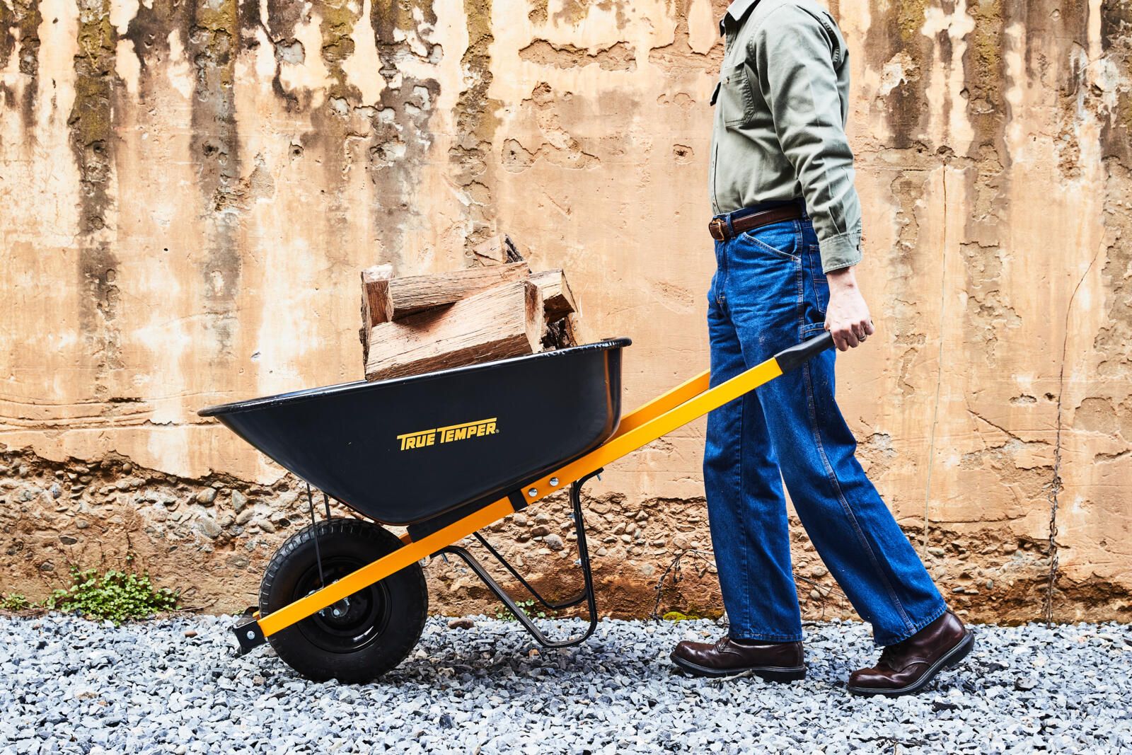 How to Use a Wheelbarrow Tool Safety