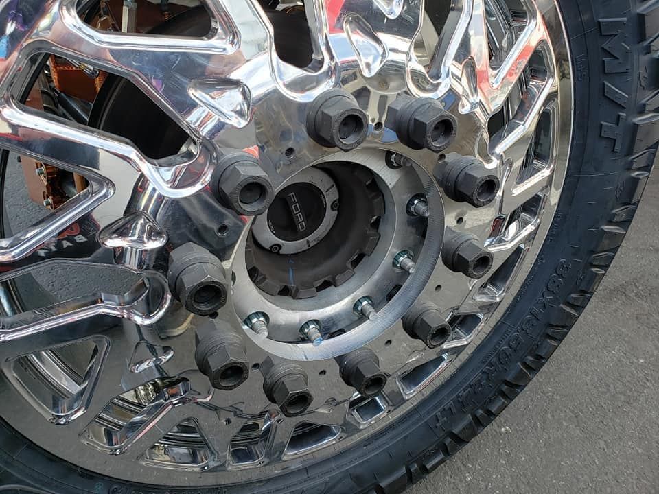 Alloy wheel, Tire, Wheel, Automotive tire, Rim, Auto part, Spoke, Tread, Motor vehicle, Vehicle, 