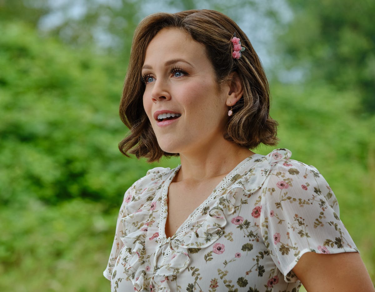 preview for Meet the “When Calls the Heart” Cast