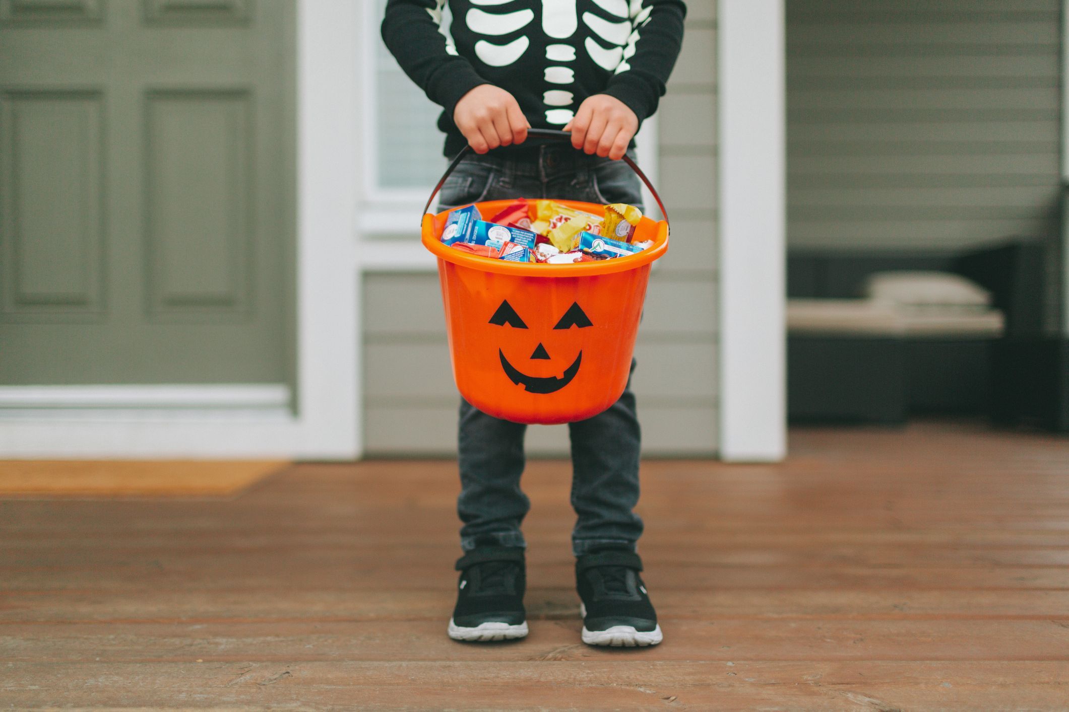 trick or treaters at door