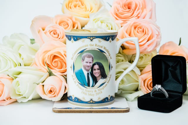 Pink, Cut flowers, Flower, Rose, Garden roses, Bouquet, Peach, Rose family, Plant, Artificial flower, 