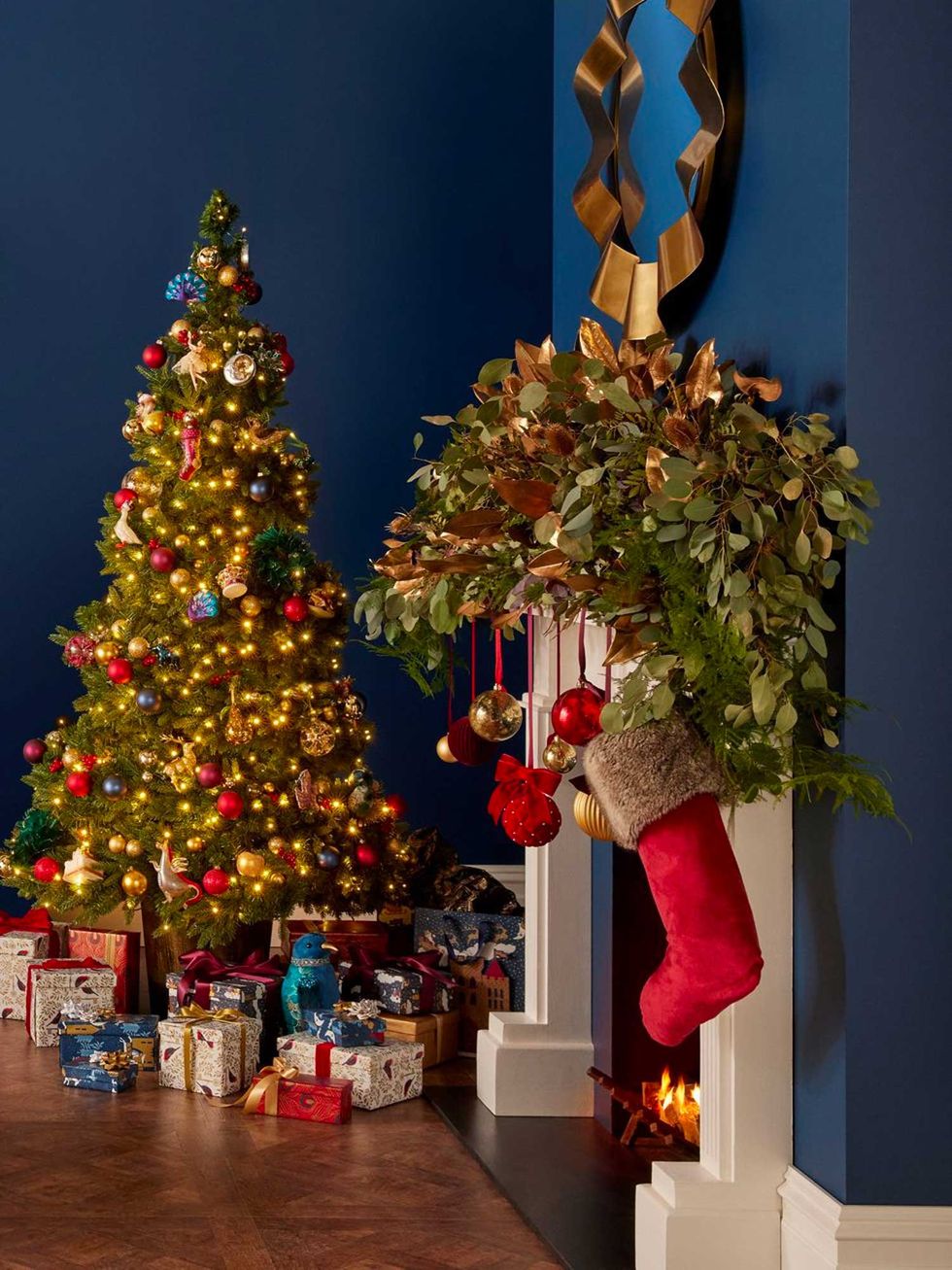 Christmas decorations: When is it best to put up the tree? The earlier the  better according to experts