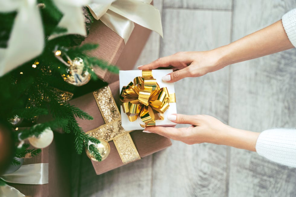 when should you put your christmas tree up