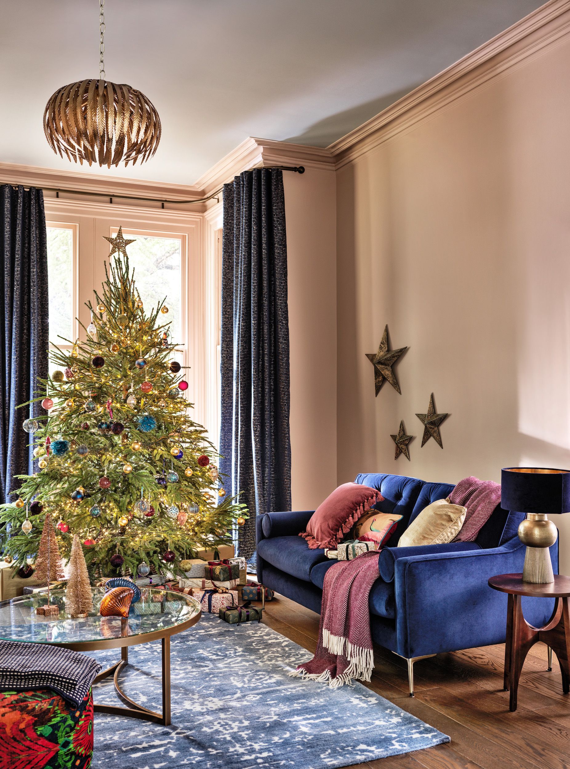 When to Take Your Christmas Tree Down, According to Experts