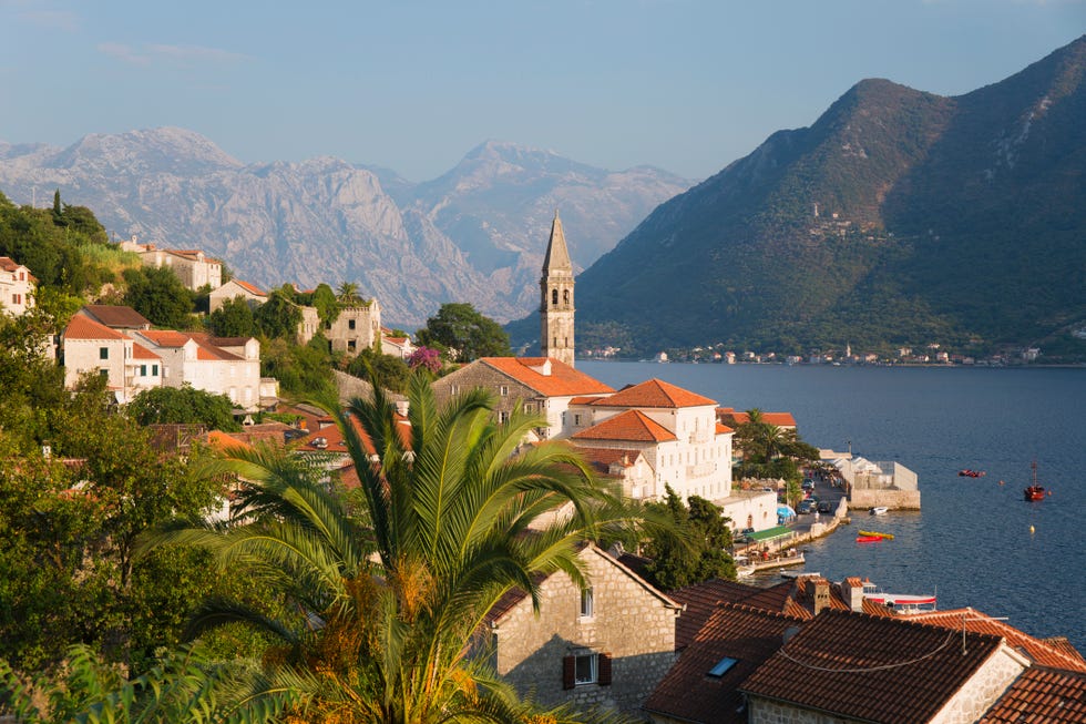 Where is hot in October? 12 hot holidays in October