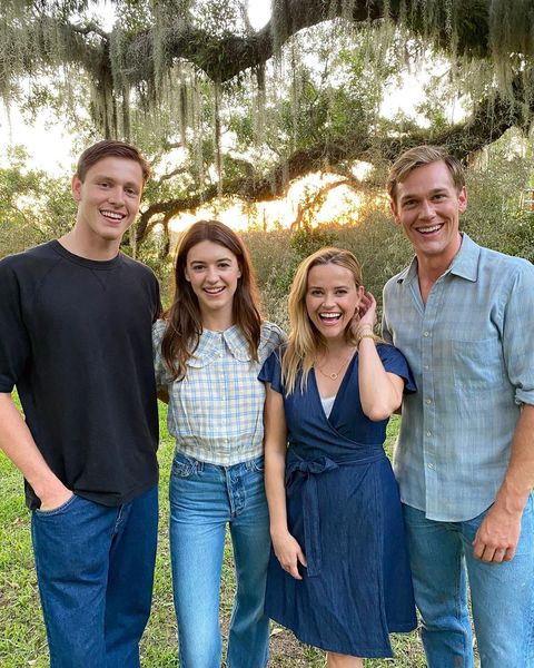 stars of the where the crawdads sing film adaptation on set