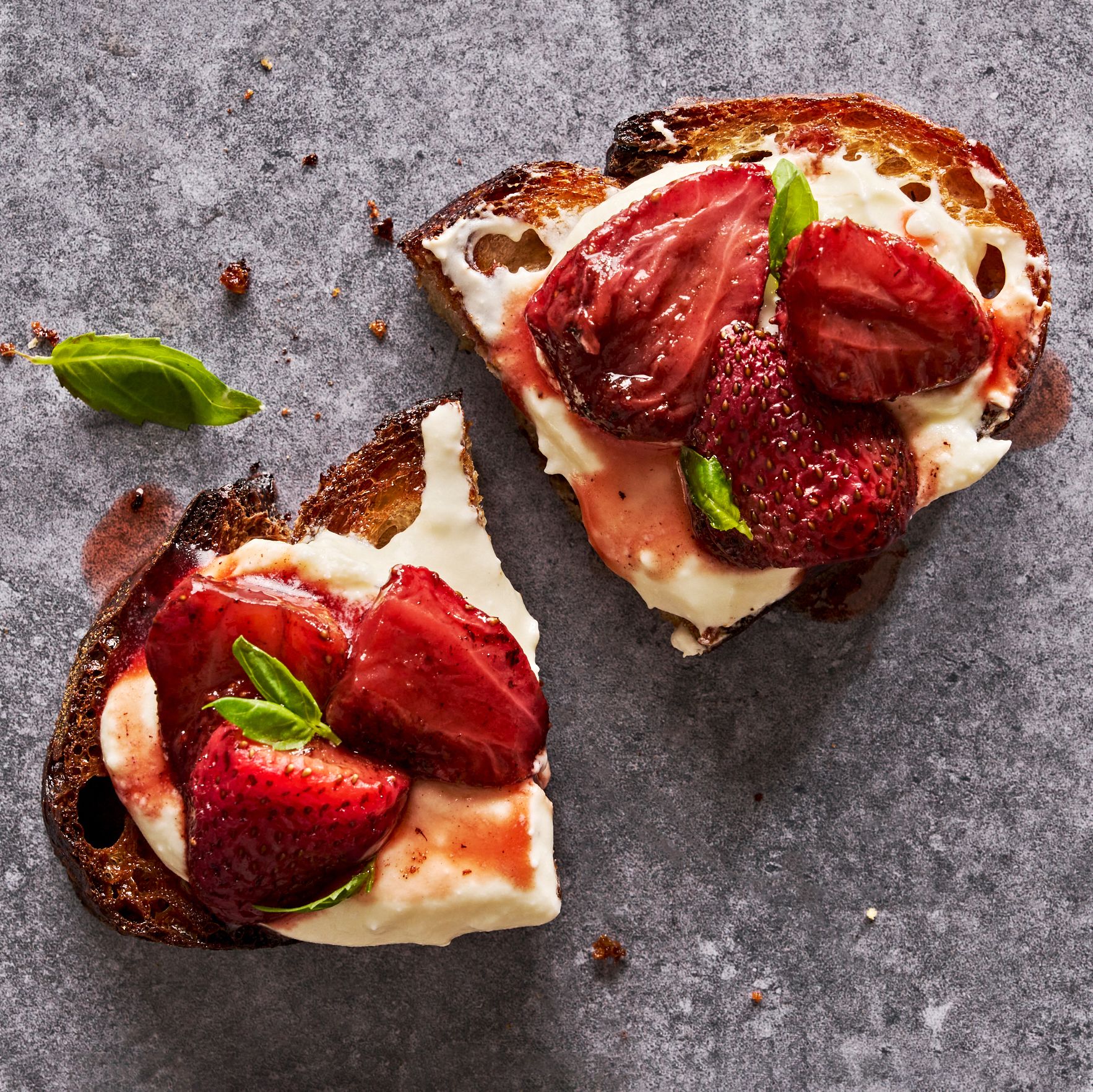 https://hips.hearstapps.com/hmg-prod/images/whipped-feta-balsamic-roasted-strawberries-secondary-64136601c4ddc.jpg