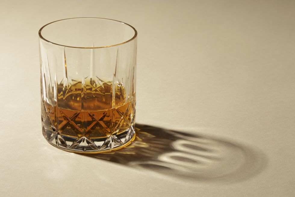 vaso de whisky bourbon