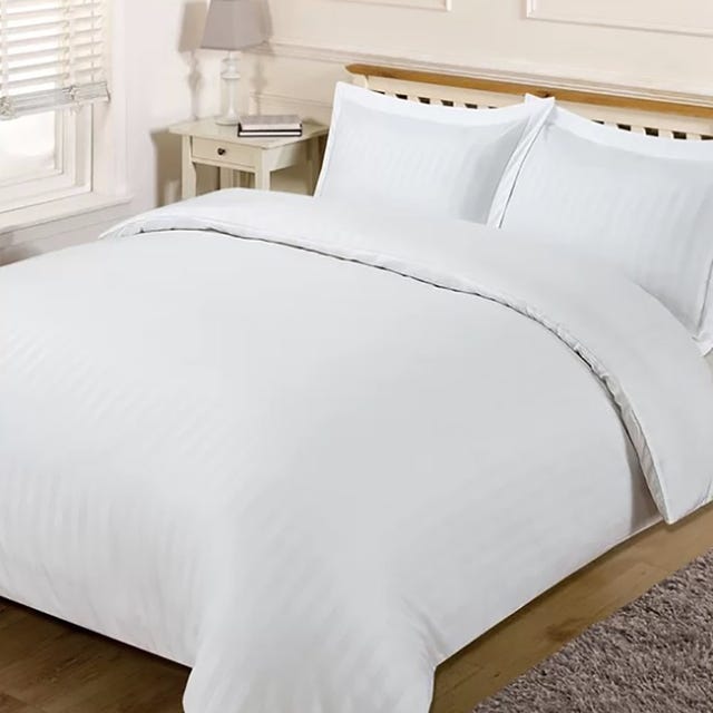 The History of Hotel Bed Linens: Why are They Always White?