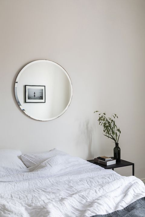 white minimalist bedrooms