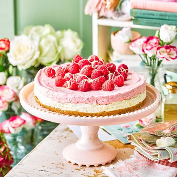 white chocolate and raspberry mousse cake