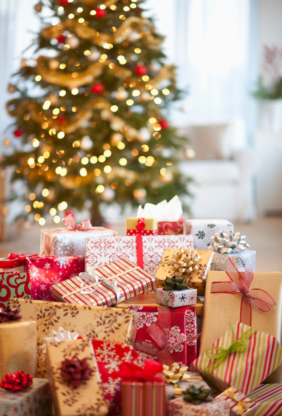 white elephant gift exchange - christmas games