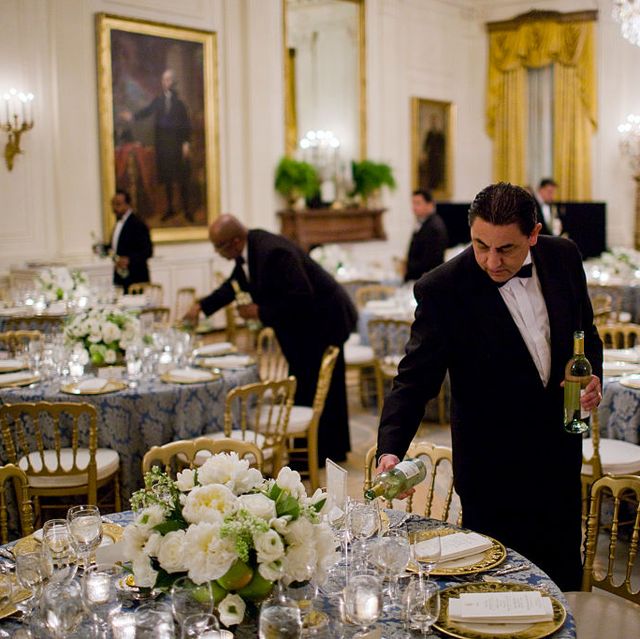usa   politics   white house butlers prepare for congressional dinner at the white house