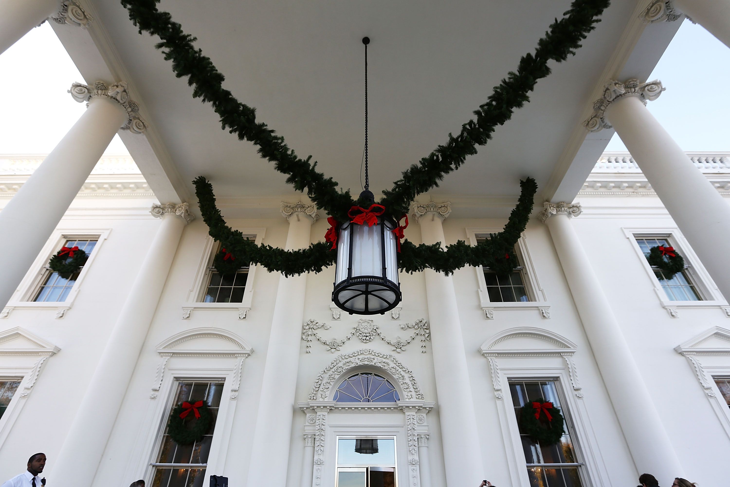The White House Reveals Its Christmas Decorations - Melania Trump ...