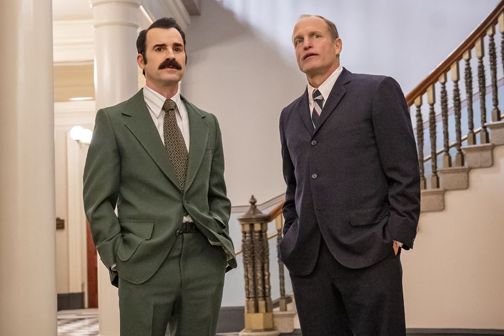 justin theroux as g gordon liddy and woody harrelson as e howard hunt in white hosue plumbers