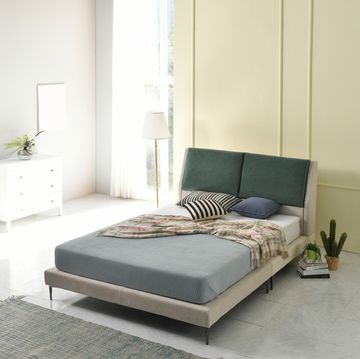 white, interior, bright, bed, window, ivory, molding, rug