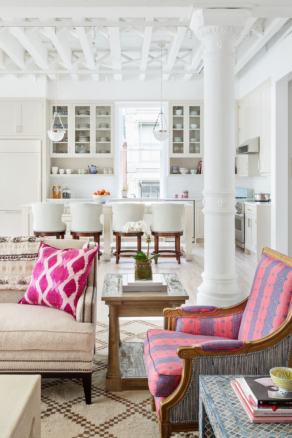 20 Classy and Cheerful Pink Living Rooms
